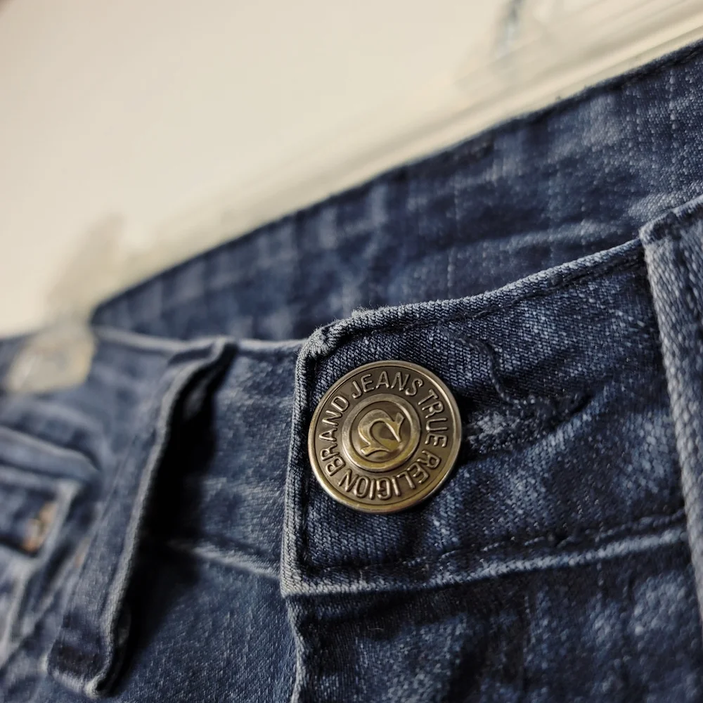 True Religion Size 31 bell bottom cotton blend blue jeans - Picture 4 of 9